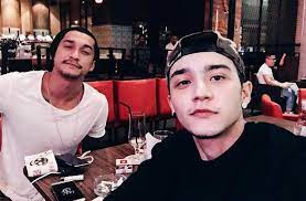 Melihat dari akun instagramnya, farali. Selain Aliff Alli Isa Khan Yang Paling Mirip Miller Khan Matamata Com