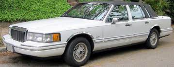 Lincoln has enjoyed a recent revitalization due in part to offering some of the most interesting american luxury vehicles seen in years. Lincoln Town Car Infos Preise Alternativen Autoscout24