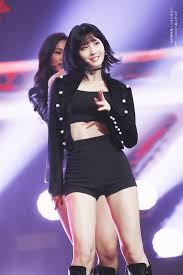 Ask K Pop Lia Kim Agrees That Twice S Momo Is The Top Female Idol Dancer Kpop Girls Hirai Momo Momo