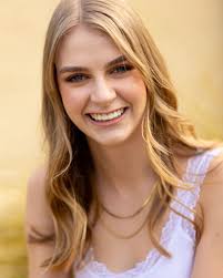 Introducing Evie ❤ Photographer:...