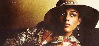 Throwback Queen Aaliyah and Stacy Dash 💖