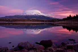 Mount Shasta and lenticular clouds ...