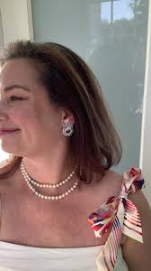 Believe it or not this is only my second twilly! These little yet long  scarves can be challenging to style, so I have been