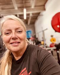 Squat day! Using Cassioli's new app. Amazing. It even calculates your RPE  for that lift. This is a good feature for that “all or nothing” lifter!  There's also a macro feature for