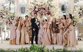 Mantan kekasih irish bella buka suara. Pernikahan Erica Putri Berkonsep Mewah Citra Kirana Cantik Berkebaya Merah Ditemani Ali Syakieb