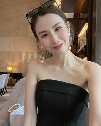 Nellie Chen's Instagram, Twitter & Facebook