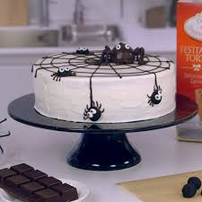 Eine große und eine kleinere kugel formen und auf der mitte des kuchens platzieren. Halloween Torte Rezept Zum Selber Machen Foto