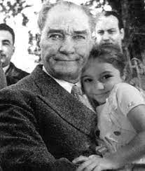 Çağımıza adını altın harflerle yazdıran önderimiz atatürk, ölümünden bu yana her yönüyle araştırılmış; Ataturk Un Cocuklara Verdigi Degeri Gozler Onune Seren 19 Sozu