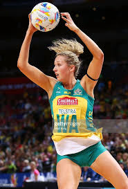 Erin Bell Of The Diamonds Catches The Ball During The 2015 Netball Netball Sports Hairstyles Female Athletes