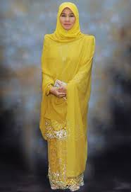 How old was raja permaisuri agong when she met sultan abdullah? Fakta Biodata Tengku Ampuan Pahang Serta Raja Permaisuri Agong Tunku Hajah Azizah Aminah Maimunah Iskandariah