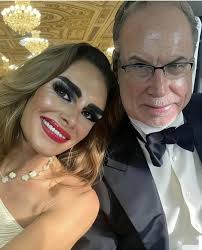 Brooke Shields & her hubby serve up Hollywood glam