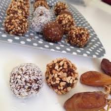 Mais Avant La Recette Des Boules Energie Aux Dattes Amandes Un Petit Recapitulatif Sur Les Bienfaits Et Vertus De Dattes Recette Dattes Beurre De Cacahouete