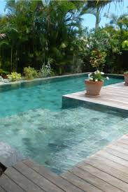 piscine avec du carrelage carrelage exterieur piscine piscine amenagement paysager carrelage piscine