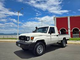 ✅️Disponible!!! Toyota Land Cruiser *Año 2024 *Mecánica *Comprada en  agencia *Garantia de fábrica *7,000 km *A/C al 100 *Motor 1HZ(motor eterno)  *Motor 6 cilindros *Snorkel *Sistema doble de remolque *Radio Bluetooth  *Vidrios