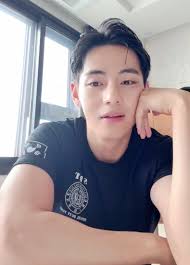 Bahaha if I was him I'd get a new phone…and a bulletproof vest! Amright  fellas?!