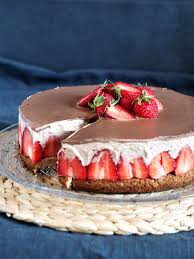 Schoko Erdbeer Sahne Glutenfrei Mit Mandelboden Rezept Glutenfrei Backen Kuchen Und Torten Glutenfreier Kuchen