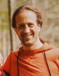 Richard Hyams er tidligere kjøkkensjef på Verftet USF, og han vil stå for  maten til festmiddagen. Det blir ekstravagante tapas, og vi gleder oss ♥ ♥ ♥