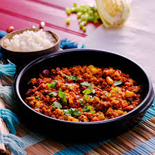 Cook for another 5 minutes, then stir in the tomato puree before adding the tin tomatoes, the tomato tin full of hot water, smoked paprika, ground cumin, ground coriander, cayenne and cinnamon and simmer for 20 minutes. Chili Con Carne Rice Lunch Dinner Prozis
