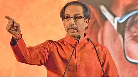 ठाकरे सेनेच्या पदाधिकार्‍यांना पोलिसांच्या नोटिसाखासदारांच्या बैठकीच्या पार्श्वभूमीवर हालचाली