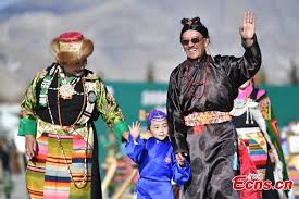 traditional Tibetan costumes ...