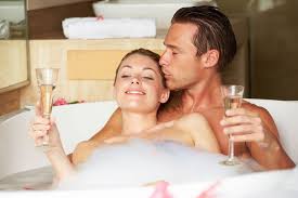 Lesbiche tettone da vasca da bagno. Consigli Per Fare L Amore In Acqua Bigodino