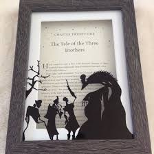 Harry Potter Framed Book Cover And Hand Drawn Peverell Etsy Decoration Harry Potter Artisanat Harry Potter Harry Potter Noel