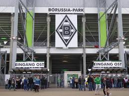 Видео köln vs gladbach 2:4 teil 1/2 gästeblock, derbysieg, rauchbombe, bengalos канала gladbachfansnettetal. Bundesliga Game Between Gladbach And Koln Called Off Due To Weather