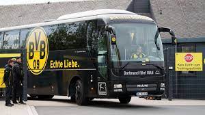 Fahrplan für bus / buslinien in dortmund abrufen. Borussia Dortmund Bvb Mannschaftsbus Bleibt In Freiburg Im Bachle Stecken Bvb 09