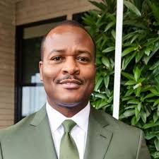 Kasisi Brown (@MrKBBrown)