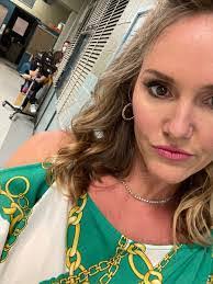 Lisa Pousson's Instagram, Twitter & Facebook