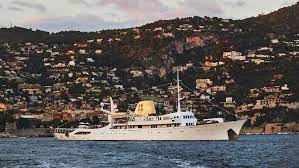 In onassis's lifetime the yacht was referred to as a floating palace, and among its guests were marilyn monroe it was also where jackie and onassis held their wedding reception on october 1968. Jackie And Aristotle Onassis S Former Yacht Is Now Available To Rent Robb Report
