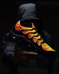 Black And Gold Vapormax Plus Outfit Der Foot Locker Excl Vapormax Plus Ist Jetzt Auch Online Nike Nikeair Vapormax Nikeplus Vap Sneakers Men Fashion Running Shoes For Men Sneakers Fashion
