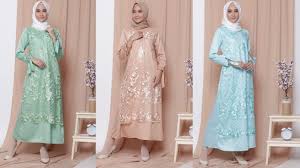 Bagi anda yang merasa kesulitan karena ukuran tubuhnya besar, silahkan lihat koleksi baju dress diatas. 28 Model Baju Muslim Untuk Orang Gemuk Agar Terlihat Langsing Youtube