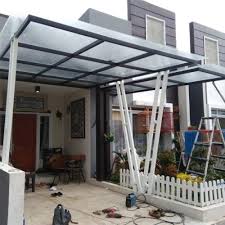 Desain kanopi dengan ukuran 3 x 5 meter menggunakan 3 buah tiang penopang pada satu sisi sangat praktis dan memudahkan parkir. Harga Kanopi Transparan Model Minimalis Elegan Asia Bengkel Las