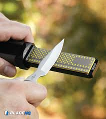 The finer side then allows you to bring the edge to a fine polish. Smith S Diamond Combination Sharpener Coarse And Fine Dcs4 Blade Hq