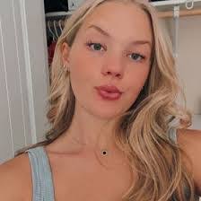 Bianca Rowland's Instagram, Twitter & Facebook