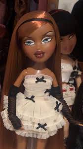 Serena (@DollsOrWhatever)