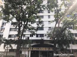 La propiedad se encuentra emplazada en una parcela de 1634 m², en forma escalonada por su ubicación en el lateral de … Apartamento En Venta Urb El Bosque Valencia Ab19 20