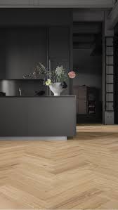 The Modularity Of Tarkett S Segno Flooring Collection Can Either Be Elegantly Classical Or Disruptingly Modern Besides Creating Unique Embedded Patterns It En En 2020 Avec Images