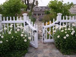 8 Ways To Create A Neighborly Front Yard Mit Bildern Vorhof Gartentore Garten