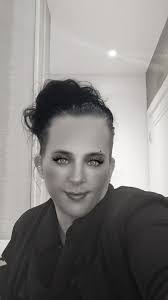 Grace Hutchison's Instagram, Twitter & Facebook