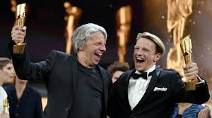 Lola, the sweet and dutiful, is the homebody, caring for her father, a scientist, who has discovered a medical process by which in certain cases life may be restored after the heart for several hours has ceased to beat. Lola Gundermann Erhalt Deutschen Filmpreis In Gold Als Bester Film Stern De
