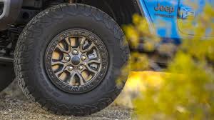 Should have almost as much torque and glorious hemi sounds. 2021 Jeep Wrangler Rubicon 392 Debuts With A 6 4 Litre V8 Heart Autox