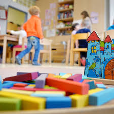 Mütter sind dann plötzlich wieder ganz auf sich gestellt. Nach Elternzeit Was Mit Kindern Passiert Wenn Mutter Wieder Arbeiten Gehen Karriere