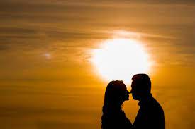 Spanish days and months are all masculine. 10 Beautiful Ways To Say I Love You In Spanish