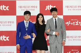 Mirror of the witch debuted this week and all of my very intense feelings reared up as discussion popped up again on tumblr. Exclusive Yoon Shi Yoon Is The Life Of The Party At Mirror Of The Witch Press Conference Soompi