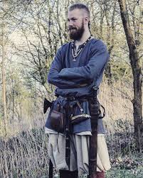 In diesem tapferen wikinger kostüm macht ihr kind auch als ein mittelalterlicher ritter eine prima figur. Wikinger Kostum Selber Machen Diy Anleitung Maskerix De Wikinger Kostum Kostume Selber Machen Halloween Kostum Selber Machen
