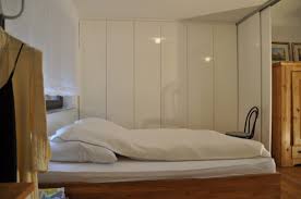 Einrichtung ideen mit kreisförmigen möbeln. Zwinz Umbau Einrichtung Schlafzimmer Bett Eiche Massiv Einbauschrank Hochglanz Weiss Zwinz Schreinerei Mobeltischlerei Inneneinrichtung Im Bohnenviertel Stuttgart