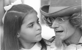 Sítio do picapau amarelo (literally translated and roughly known as the yellow woodpecker farm' or the yellow woodpecker ranch) is a series of 23 fantasy novels written by brazilian author monteiro lobato between 1920 and 1940. Narizinho De Sitio Do Pica Pau Amarelo Completa 100 Anos Almanaque Home