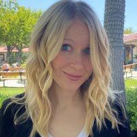 Roxanne Benjamin (@rox_anne_b)